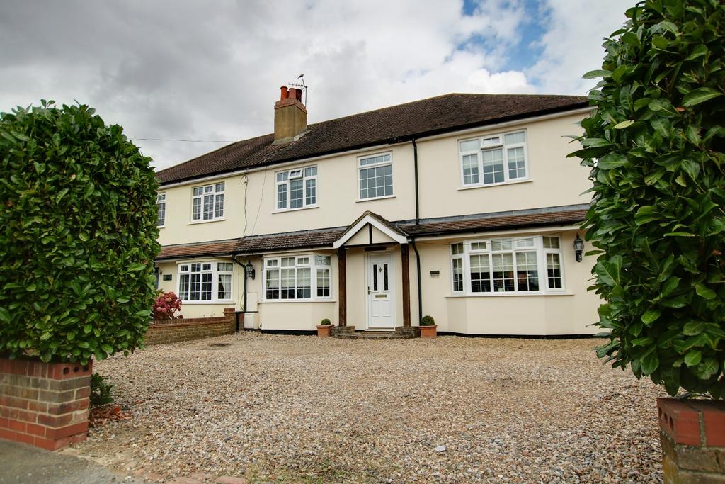 Main Road, Longfield DA3 3 bed semidetached house to rent £2,250 pcm (£519 pw)