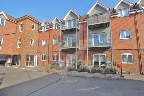 2 bedroom apartment to rent, Connaught Road, Woking GU24