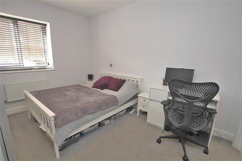 2 bedroom apartment to rent, Connaught Road, Woking GU24