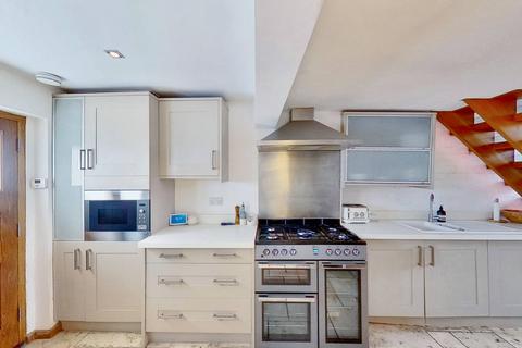 2 bedroom house to rent, Gilstead Road, London SW6