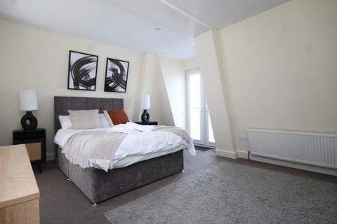 3 bedroom flat to rent, Camden Road, Islington, N7