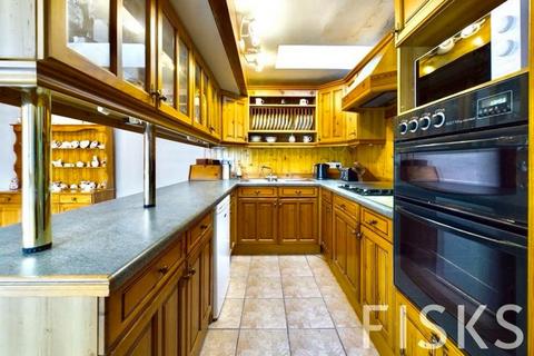 76 Broomfields, Basildon, SS13 3LG