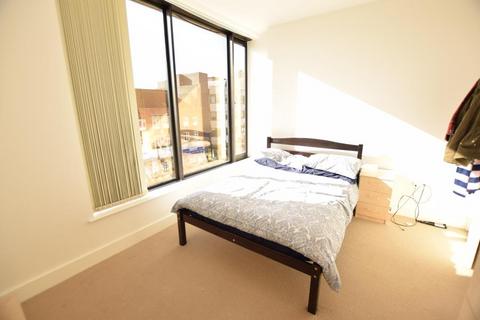 2 bedroom flat to rent, Cornwall House, Slough