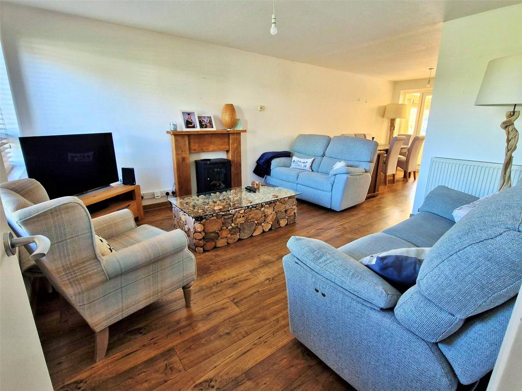 Esmonde Close, Lee On The Solent... 3 bed end of terrace house £1,350