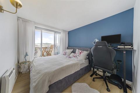 2 bedroom apartment for sale, Deals Gateway London SE13