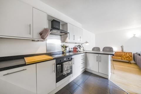 2 bedroom apartment for sale, Deals Gateway London SE13