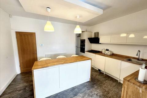 153 Bury Road, Radcliffe, Manchester, M26 2XA