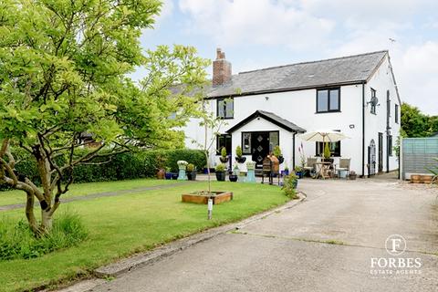 4 bedroom semi-detached house for sale, Leyland Lane, Leyland PR25