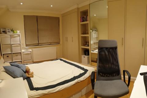 1 bedroom in a house share to rent, Tavistock Avenue, Perivale UB6