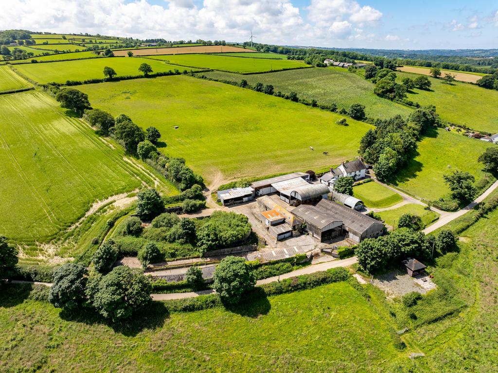OUTBUILDINGS & FARM YARD