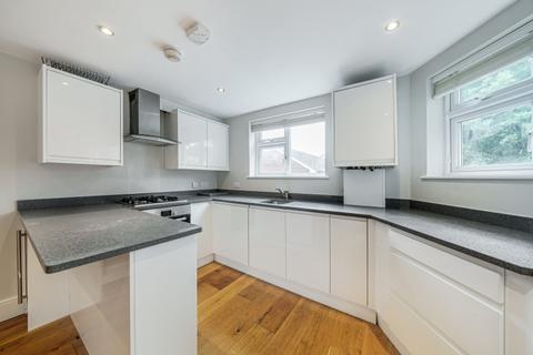 2 bedroom flat to rent, Penerley Road Catford SE6