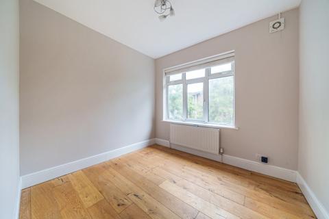 2 bedroom flat to rent, Penerley Road Catford SE6