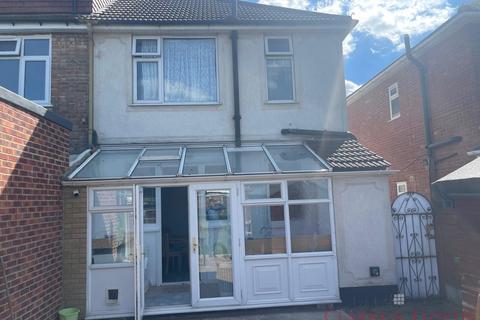 4 bedroom semi-detached house to rent, Rainham RM13