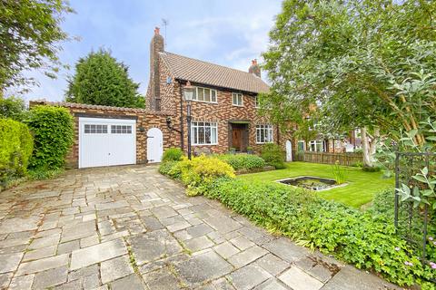 4 bedroom detached house for sale, Hookstone Chase, Harrogate