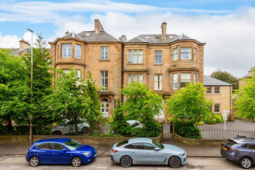 Strathearn Road, Edinburgh, EH9 3 bed flat for sale £575,000