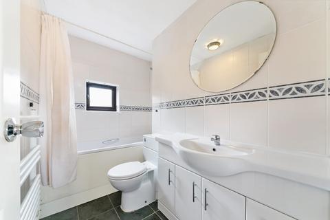 3 bedroom semi-detached house to rent, Rotterdam Drive, Docklands, London E14