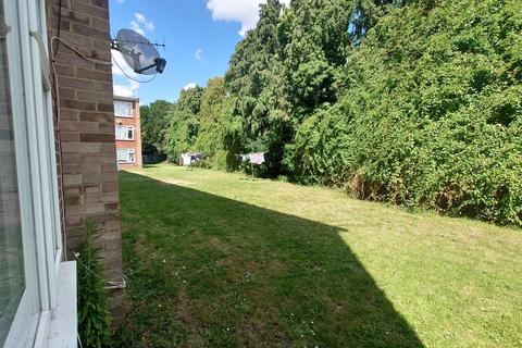 7 Little Elms, Harlington, Hayes, UB3 5EE