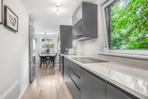 3 bedroom flat for sale, Pemberton Gardens, London