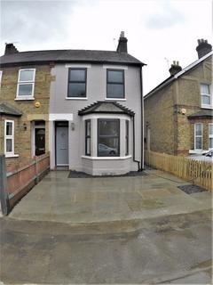 3 bedroom semi-detached house to rent, Montague Road , Slough