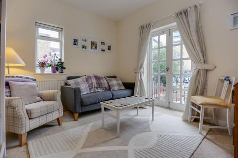 2 bedroom flat to rent, Craven Avenue, London W5
