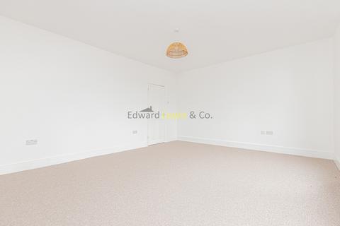 4 bedroom flat to rent, Stamford Hill, London N16