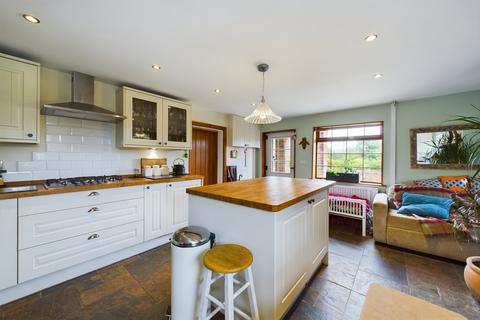 4 bedroom detached house for sale, Church Broughton Road, Foston