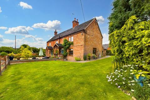 4 bedroom detached house for sale, Church Broughton Road, Foston