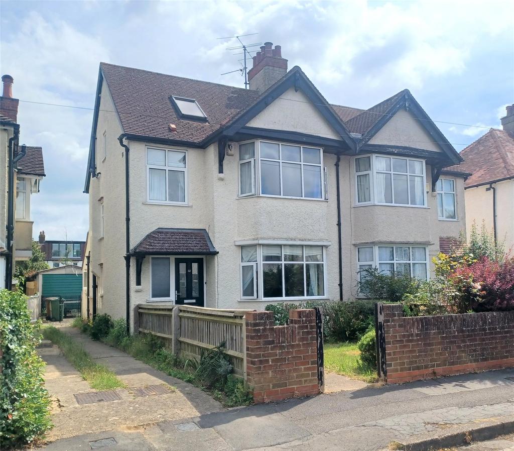 Holley Crescent, Oxford OX3 4 bed semidetached house £1,900 pcm (£