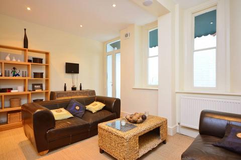 2 bedroom flat to rent, Hyde Park Place, Hyde Park Estate, London, W2