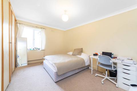 3 bedroom flat to rent, Woodside Park Road, Finchley, London, N12