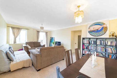 3 bedroom flat to rent, Woodside Park Road, Finchley, London, N12