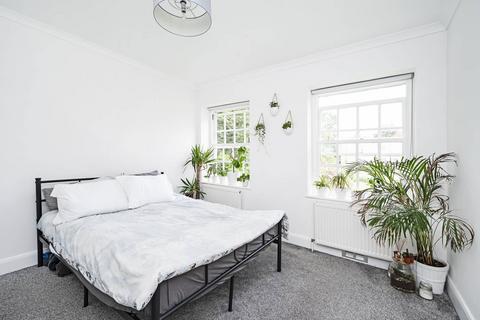 3 bedroom flat to rent, Corringham Road, Hampstead Garden Suburb, London, NW11