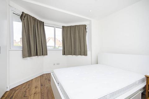 3 bedroom flat to rent, Clifton Gardens, Temple Fortune, London, NW11