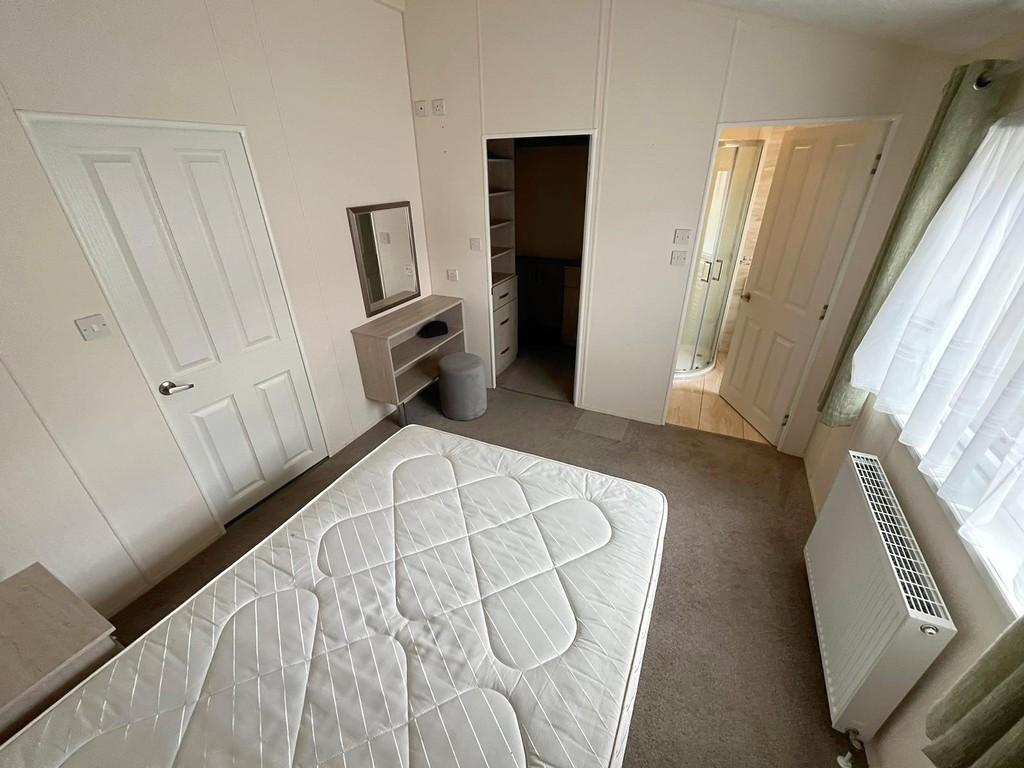 Bed 1 to dressing room and en-suite