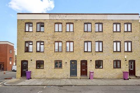 4 bedroom terraced house for sale, Hewison Street, Bow E3