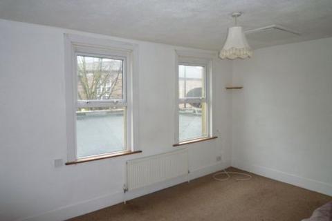 Studio to rent, Coulsdon