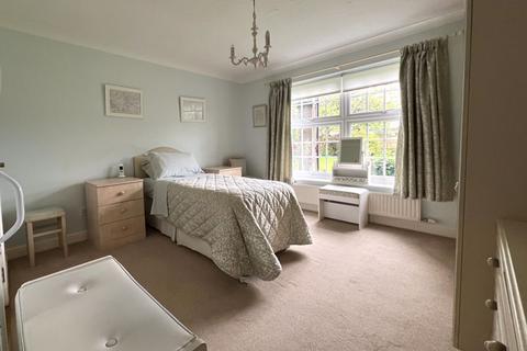 2 bedroom ground floor flat for sale, Frensham Road, Farnham