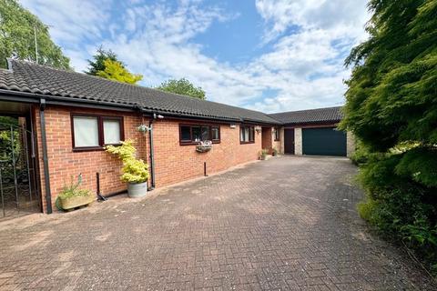 4 bedroom detached bungalow for sale, Woodlands Drive, Grantham