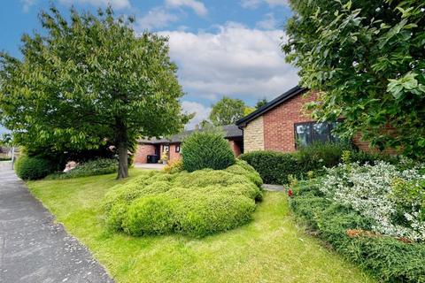 4 bedroom detached bungalow for sale, Woodlands Drive, Grantham