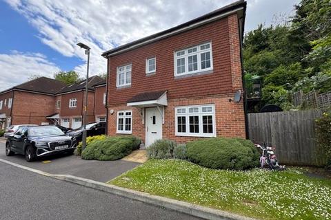 26 Compton Road, Wooburn Green, High Wycombe, HP10 0AW