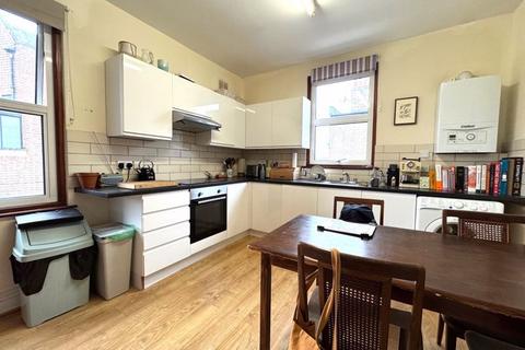 1 bedroom apartment to rent, Stoke Newington Road, London