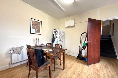 1 bedroom apartment to rent, Stoke Newington Road, London