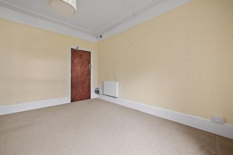 Studio to rent, Birdhurst Rise, South Croydon