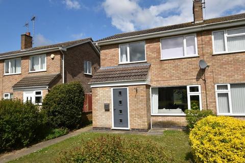 3 bedroom semi-detached house to rent, Melrose Close, Stamford