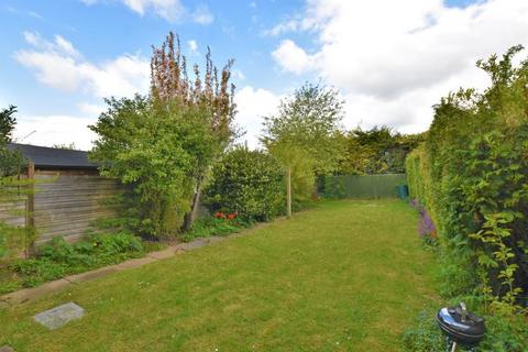 3 bedroom semi-detached house to rent, Melrose Close, Stamford