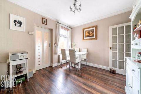 54 Salisbury Road, Romford, RM2 5TP
