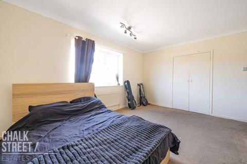 11 Bell Avenue, Romford, RM3 7DD