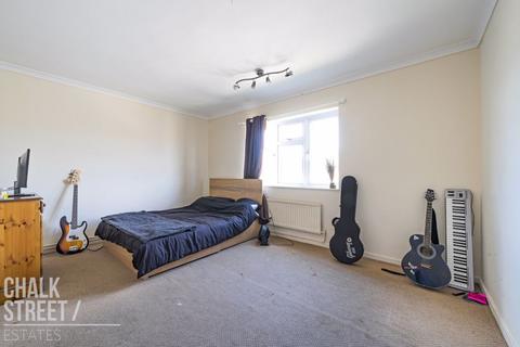 11 Bell Avenue, Romford, RM3 7DD