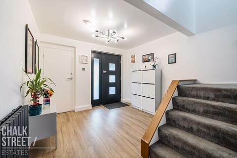 32 Eldred Gardens, Upminster, RM14 1SL