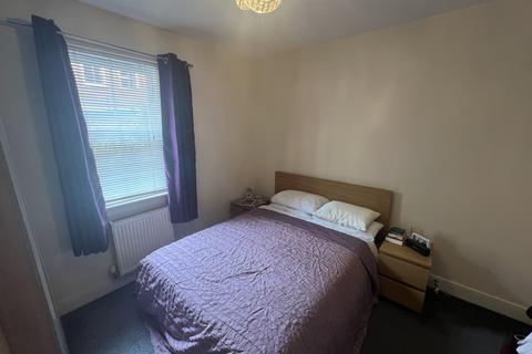 2 bedroom apartment to rent, St George Court, George Street